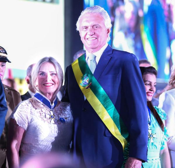 Presidente da Unale, deputada Ivana Bastos, recebe a Medalha Ordem do Mérito Anhanguera em reconhecimento ao trabalho à frente da entidade.
