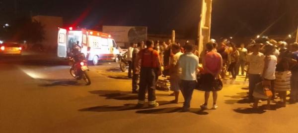 Colisão envolvendo carro e moto deixa mulher ferida em Guanambi.