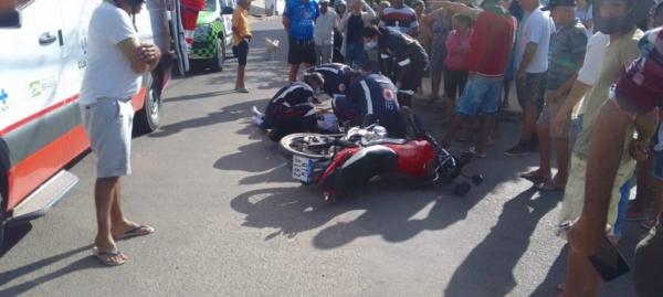 Mulher fica ferida após colidir com carro em Guanambi.
