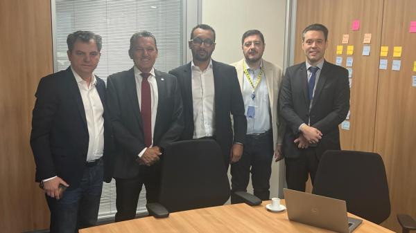 Prefeito de Sebastião Laranjeiras se reúne com dirigentes do Banco do Brasil em busca do retorno da agência ao município.