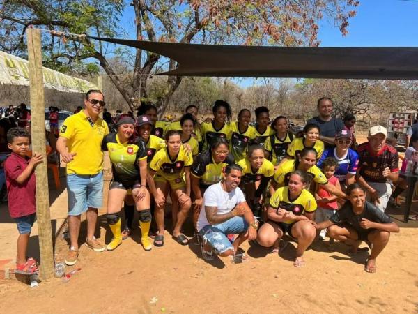 Empresário Hugo Costa prestigia Torneio de Futebol Feminino na localidade de Capim de Raiz em Guanambi.