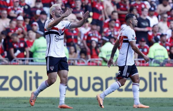 São Paulo vence o Flamengo no Maracanã e está a um empate do título.