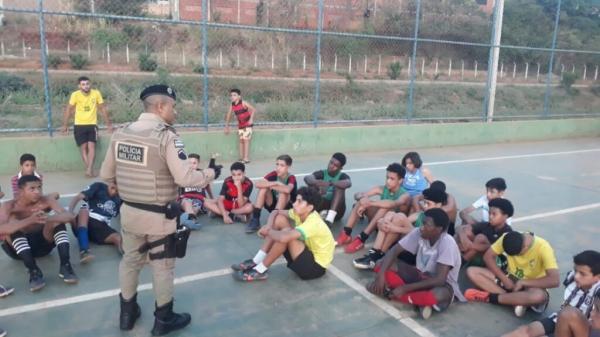 Polícia Militar promove palestra sobre o combate às drogas em Caetité.