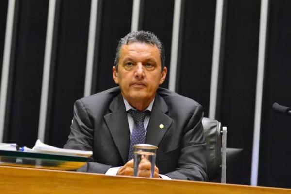 Projeto do Deputado Charles Fernandes obriga instalação de laboratórios em escolas públicas.