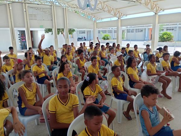 Alunos da Escola Municipal Celito Brito Abraçam a Educação Ambiental: Aprendendo a Preservar o Meio Ambiente.