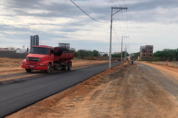 Avenida Almir Francisco de Moraes é pavimentada no primeiro trecho.