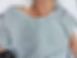 Idosa é encontrada viva em saco no necrotério após hospital atestar morte.