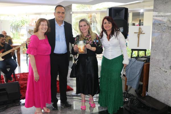 Ivana Bastos comemora sucesso do Mutirão de Natal na Assembleia Legislativa da Bahia.