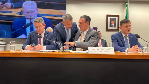 Deputado Charles Fernandes solicita providências emergenciais devido a estiagem, ao ministro da Agricultura em Brasília.