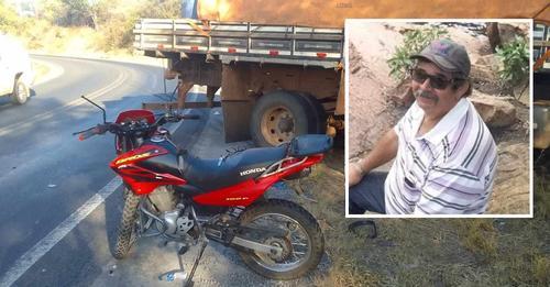 Idoso morreu e idosa ficou ferida após acidente entre moto e caminhão na BR-030, em Guanambi.