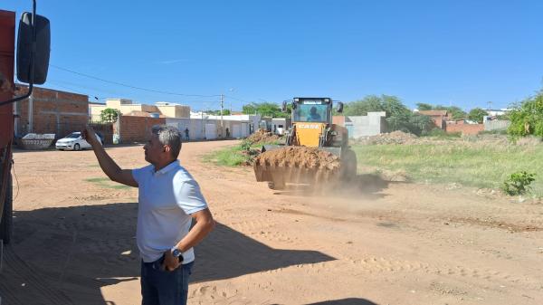 Limpeza da Lagoa de Mutans é finalizada. Prefeito de Guanambi determina intervenção na lagoa do Bairro Sossego.