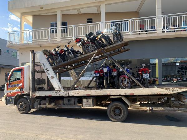 Policia Militar apreende motos utilizadas para manobras perigosas e perturbação do sossego.