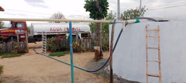 Secretaria de Agricultura de Guanambi aumenta a frota de carros-pipas para abastecimento na zona rural.