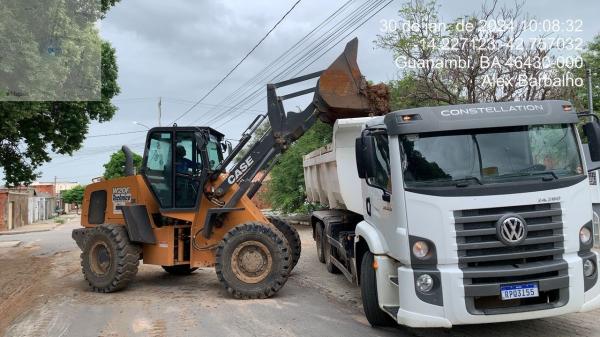 Com previsão de estiagem, Prefeitura de Guanambi intensifica recuperação de vias danificadas pelos mais de 700mm de chuvas.