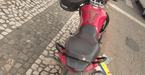 Pedestre é atropelado por motocicleta na Avenida Santos Dumont em Guanambi.