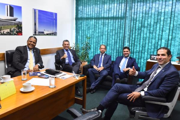 Deputado Charles Fernandes articulou e votou a favor de propostas importantes para o Brasil e para a Bahia.