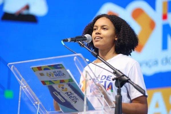 Saiba quais são os critérios para os estudantes do EM receberem R$ 3 mil por ano.