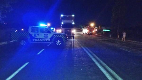 Guanambi: Mãe e filha morrem após serem atropeladas por caminhão na BR-030 no trevo de Morrinhos.
