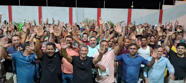 Em reunião com moradores, Prefeito de Guanambi autoriza obras para asfaltamento do Bairro Anita Cardoso.