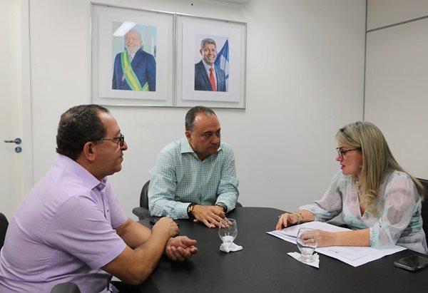 Deputada e prefeito reivindicam obras importantes para Pindaí.