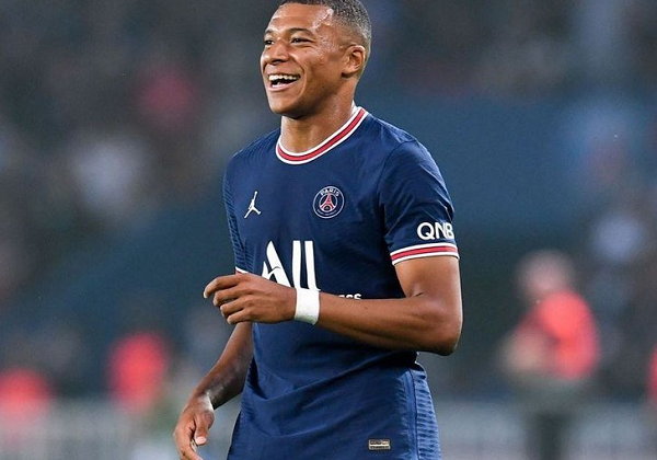 Real Madrid encerra novela e anuncia oficialmente a contratação de Kylian Mbappé.