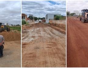 Seinfra Guanambi inicia terraplanagem para asfaltamento das avenidas que dão acesso aos Bairros São Sebastião e Anita Cardoso.