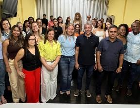 43 professores aprovados no Concurso Público tomam posse na Secretaria de Educação de Guanambi.
