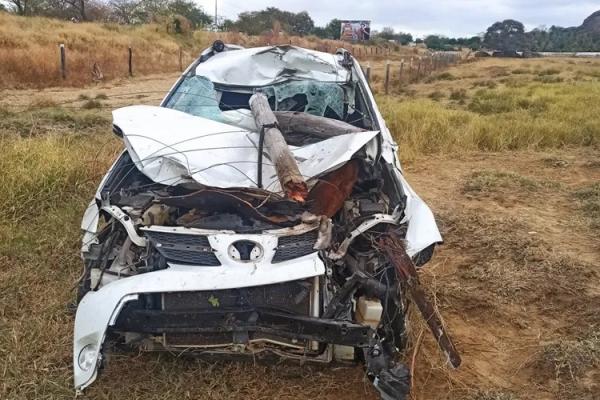 Guanambi: Carro colide com cavalo, deixa três pessoas feridas e animal morto.