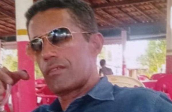 Homem é morto com golpes de garrafa e pau em bar na zona rural de Carinhanha.