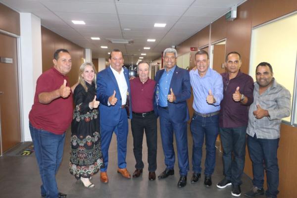 Malhada: Pré-candidatura de Dr.Gimmy ganha reforço com apoio do ex-prefeito Dezin.