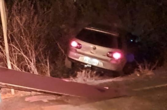 Motorista causou acidente após abandonar direção e pular de carro em movimento na BA-612, entre Mutãs e Guanambi.