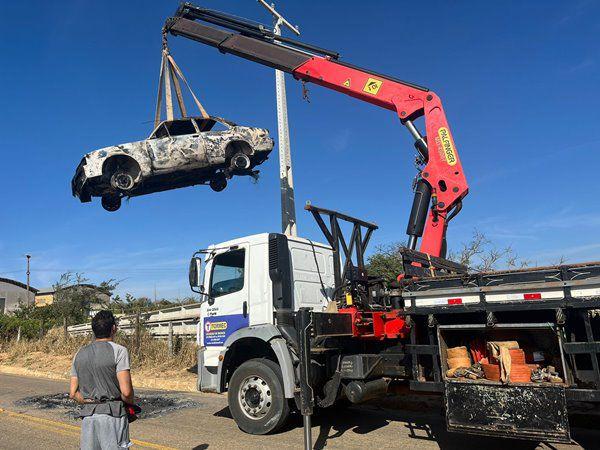 Guanambi: Carro do cantor Igor Nascimento pega fogo e tem perda total.
