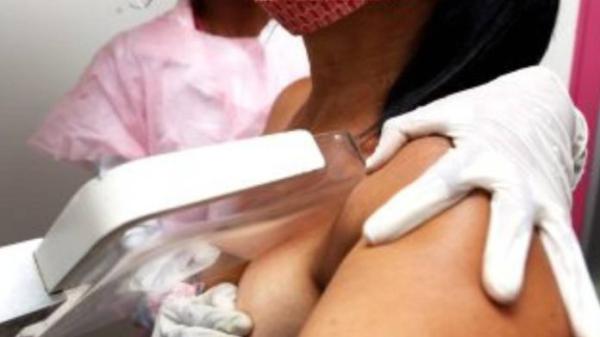 Campanha Outubro Rosa realiza mamografia de graça.