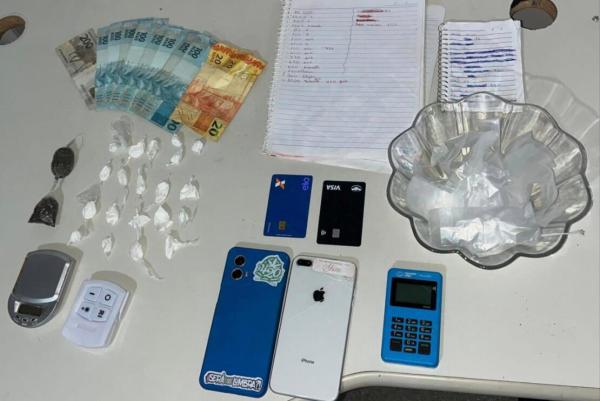 Casal suspeito de tráfico é preso em Caetité.