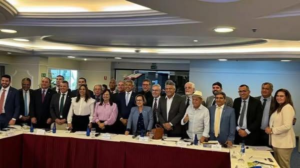 Deputado Charles Fernandes participa de reunião com governador e lideranças para definição de emendas e destaca apoio à Bahia.