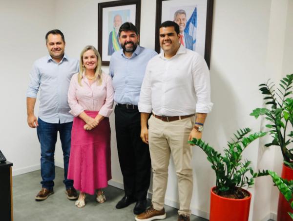 Ivana Bastos reforça parceria com prefeito eleito e vice de Ibiassucê junto ao Governo do Estado.