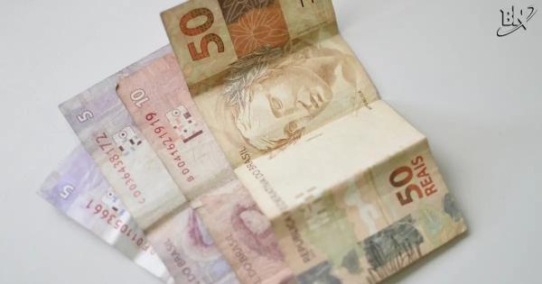 Lula assina decreto que eleva salário mínimo a R$ 1.518 a partir de quarta-feira.