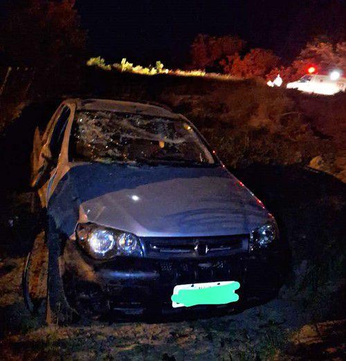 Motorista perde controle de carro e desce ribanceira na BR-030 entre Guanambi e Palmas de Monte Alto.