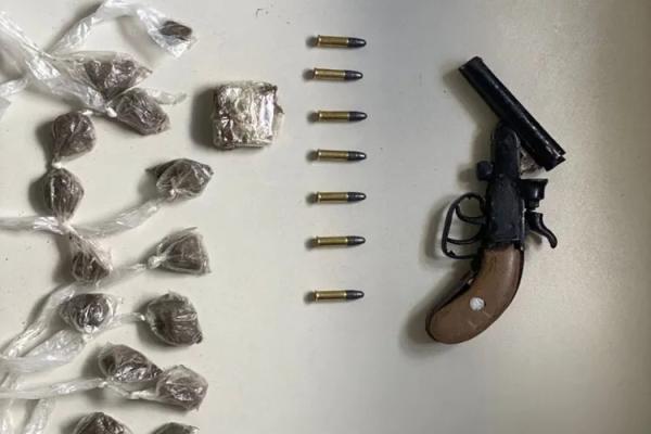 Polícia apreende drogas, arma e munições entre Candiba e Sebastião Laranjeiras.