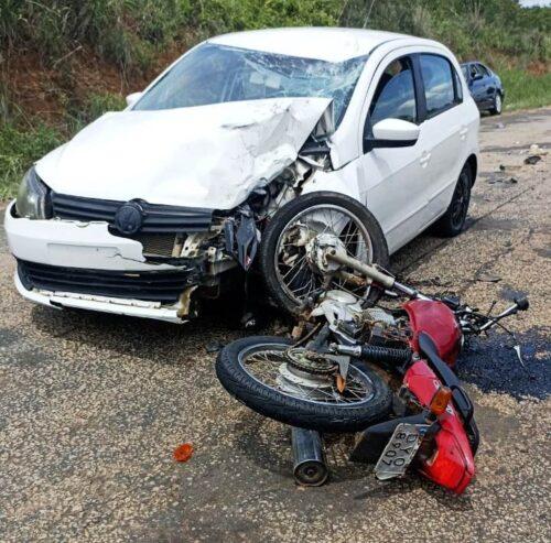 Colisão entre carro e moto deixa uma vítima fatal na BA-026, em Caculé.