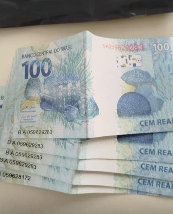Adolescente é apreendido recebendo R$ 500 reais em notas falsas nos Correios em Caetité.