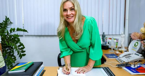 Deputada Ivana Bastos toma posse como presidente em exercício da ALBA.