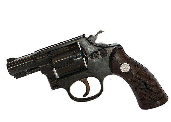 Dois menores são apreendidos com arma de fogo durante pré-Carnaval em Carinhanha.