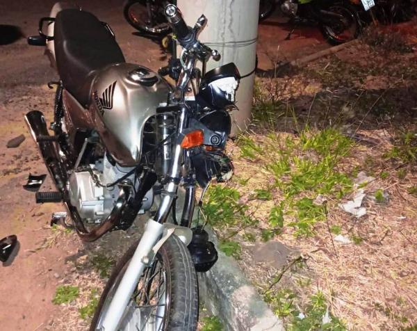 Colisão entre carro e moto deixa homem ferido em Guanambi.
