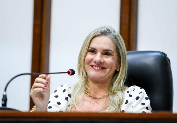 Ivana Bastos é empossada e se torna a 1° mulher a presidir a AL-BA em 190 anos.