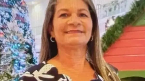 Colisão entre três carros deixa uma mulher morta e quatro feridos em Caculé.