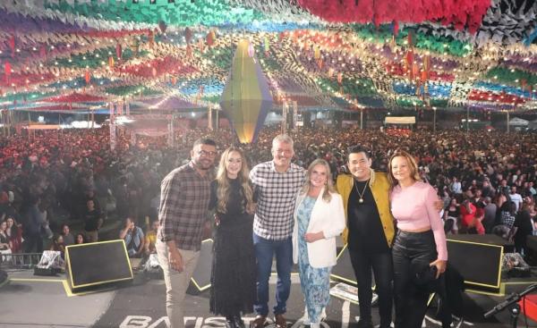 A convite do prefeito de Guanambi, deputados e gestores da região prestigiam o São João do Gurutuba.