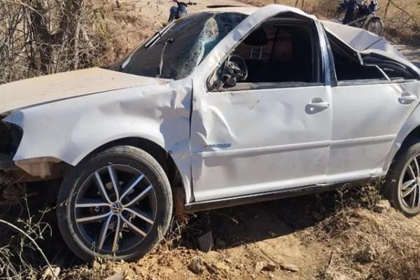 Jovem fica ferido após capotamento na zona rural de Urandi.