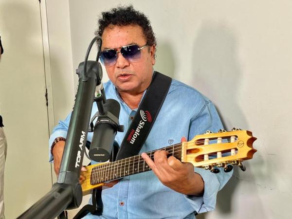 Morre cantor Evandro Correia aos 66 anos.