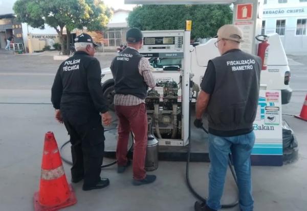 Operação Combustível Legal detecta irregularidades em postos de Brumado, Guanambi e Caetité.